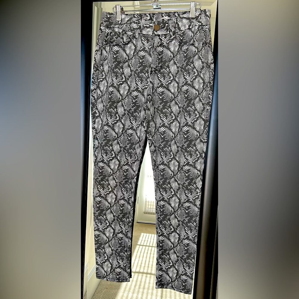 Seven7 Snakeskin 🐍 pattern Jean sz 8